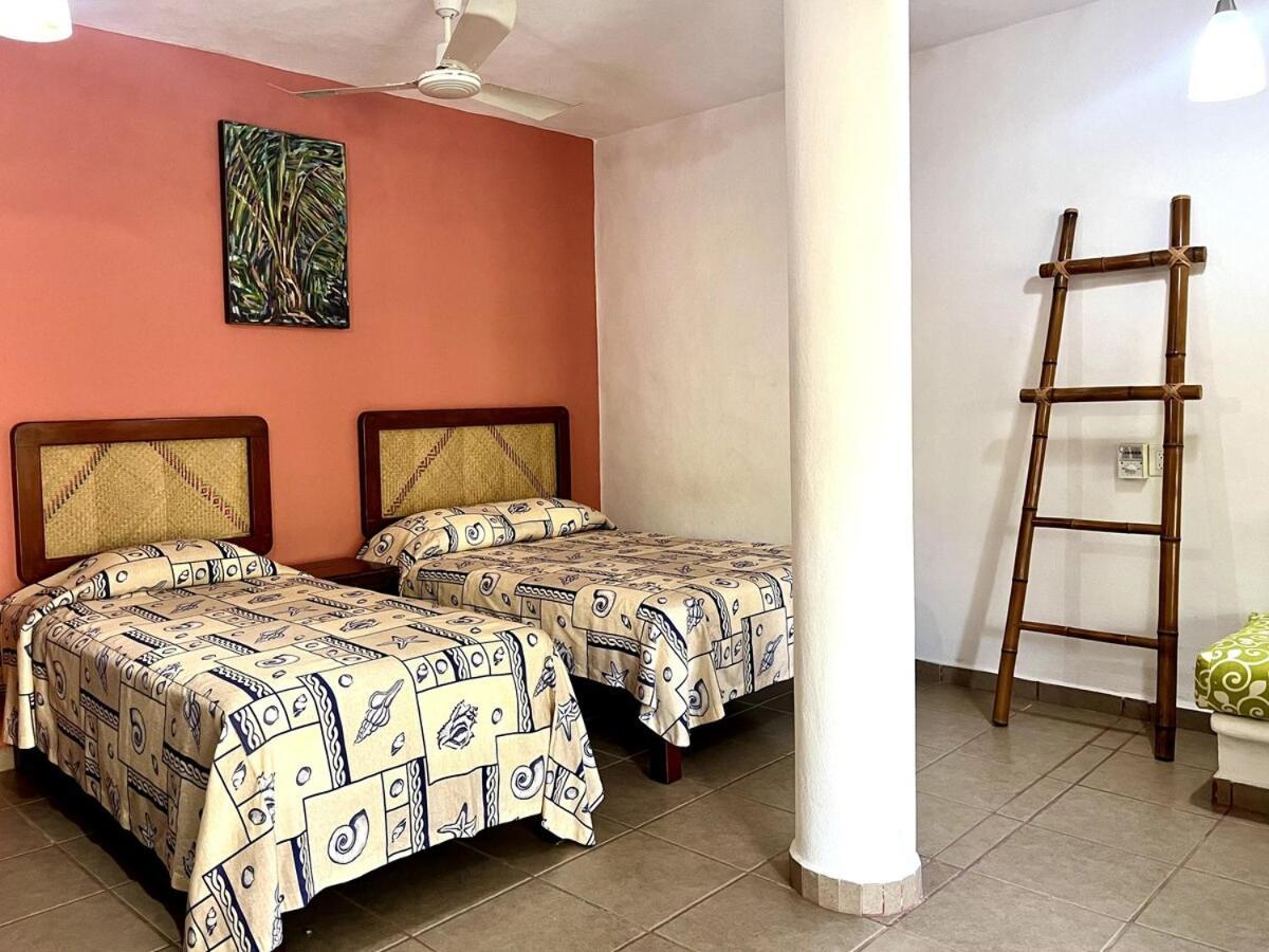 Bungalows Teka Zihuatanejo Buitenkant foto